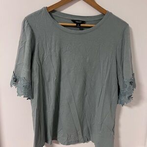 Simply Vera Wang Women's Light Blue Lace Sleeve Top